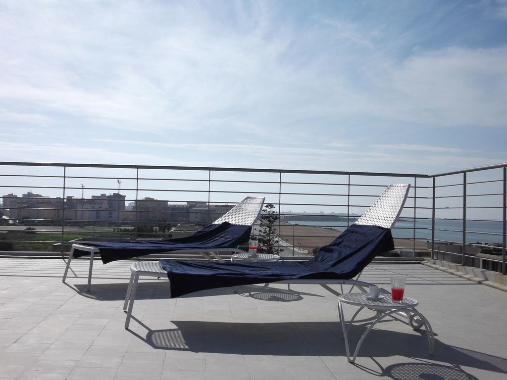 Brezza Di Grecale Aparthotel Trapani Bagian luar foto