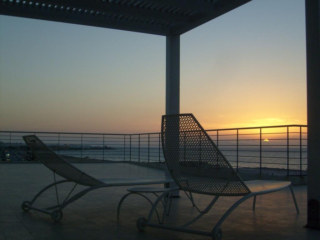 Brezza Di Grecale Aparthotel Trapani Bagian luar foto