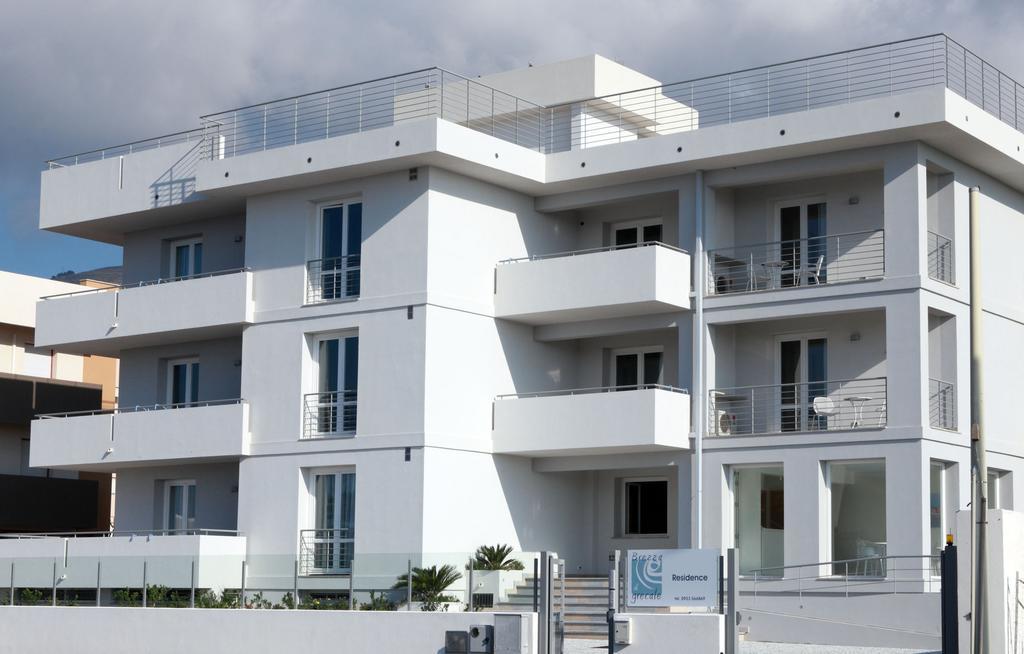 Brezza Di Grecale Aparthotel Trapani Bagian luar foto