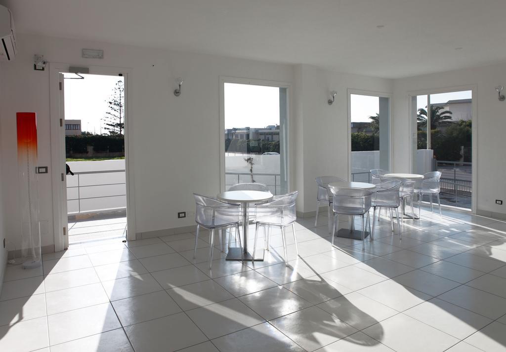 Brezza Di Grecale Aparthotel Trapani Bagian luar foto