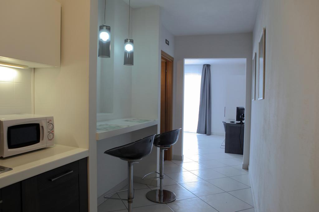 Brezza Di Grecale Aparthotel Trapani Bagian luar foto