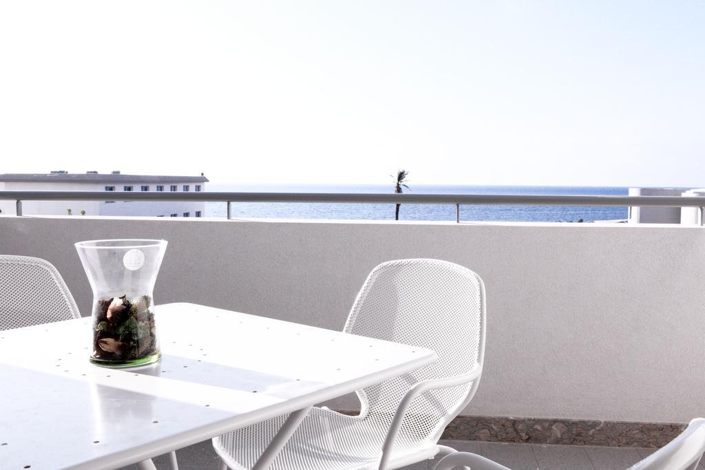 Brezza Di Grecale Aparthotel Trapani Bagian luar foto